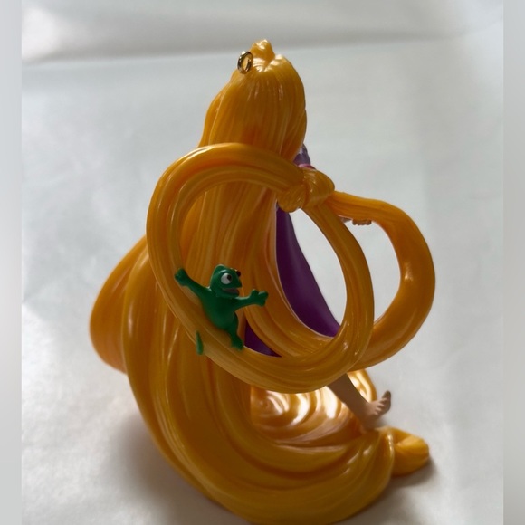 Hallmark Disney Tangled Rapunzel Ornament NEW - Picture 6 of 7